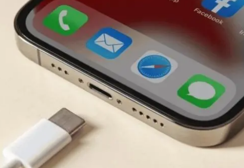 和县苹果15维修分享iPhone15改USB-C接口后能和安卓用户互借充电器吗 